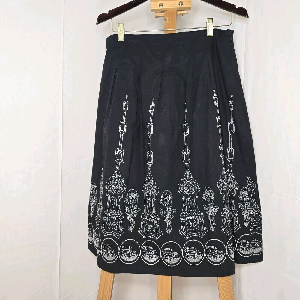 Ishyu Black Embroidered Skirt Size 8